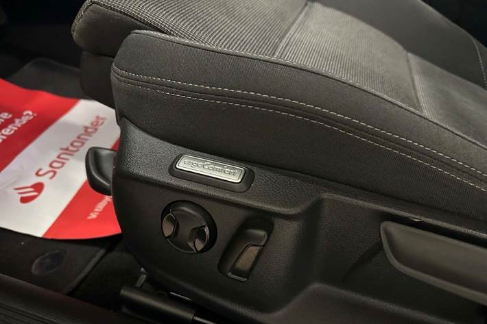 Sølv VW Passat fra 2019