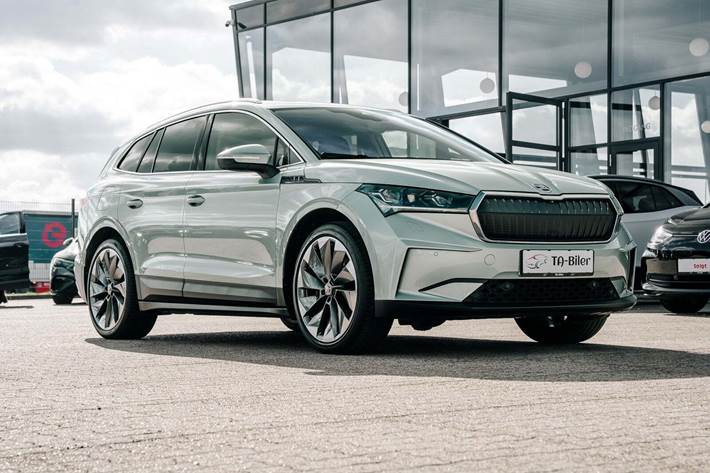 Sølv Skoda Enyaq fra 2021 set udefra