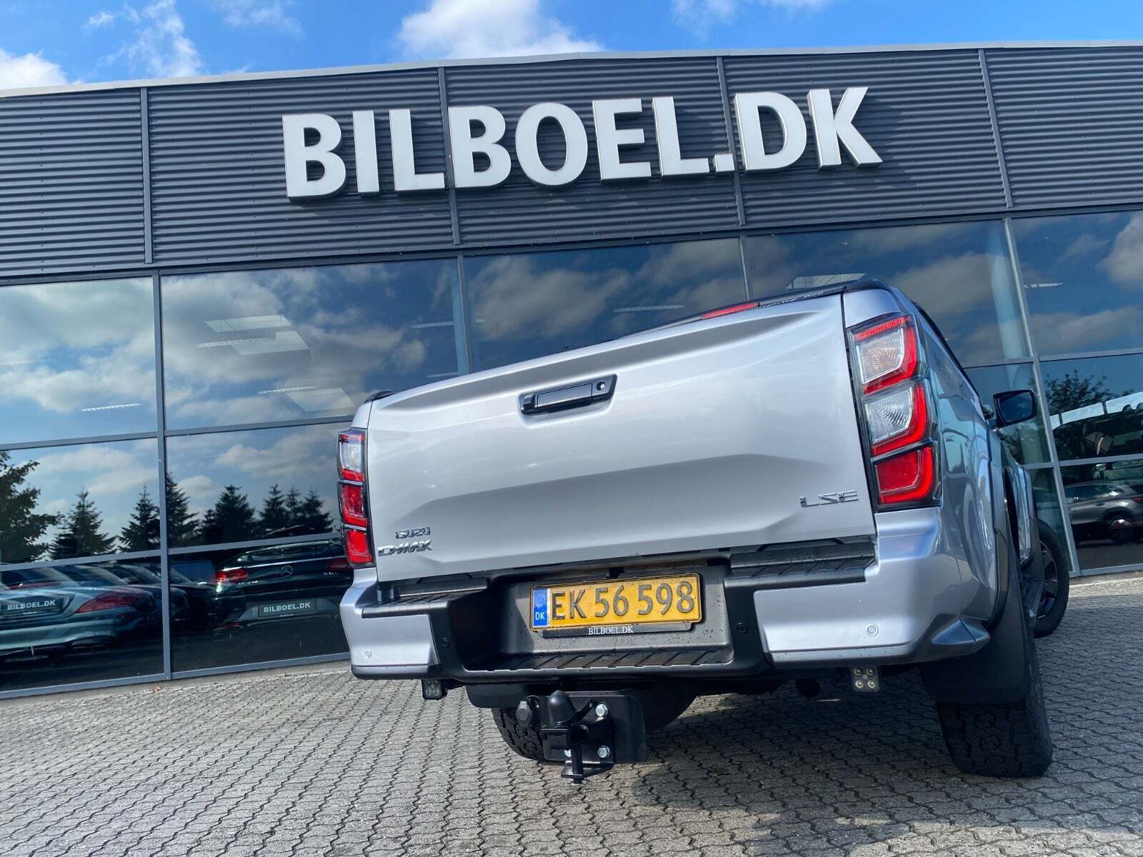 Sølv Isuzu D-Max fra 2025 set udefra