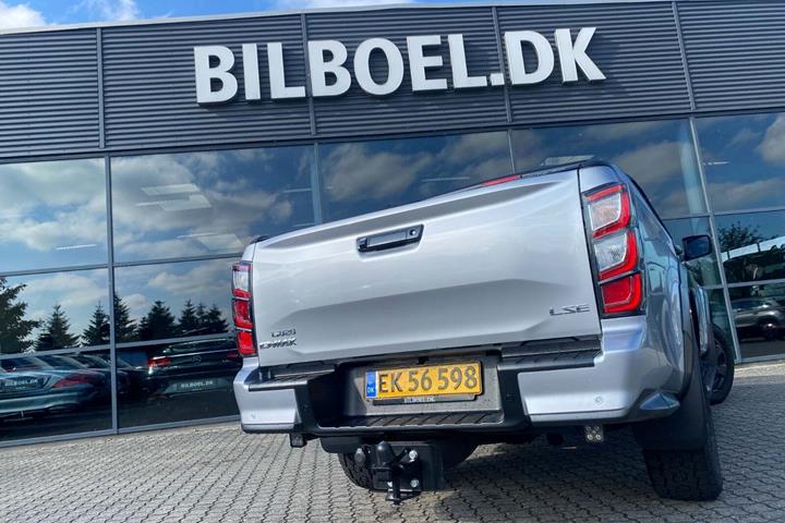 Sølv Isuzu D-Max fra 2025 set udefra