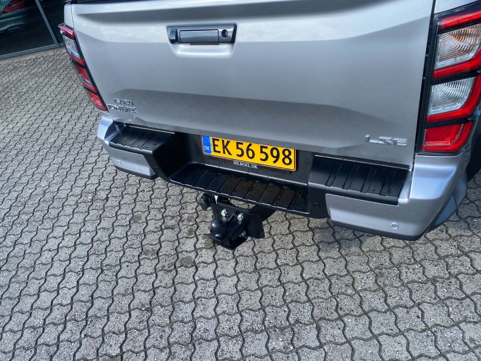 Sølv Isuzu D-Max fra 2025 set udefra