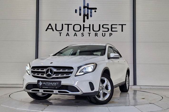 Hvid Mercedes GLA200 fra 2017 set udefra