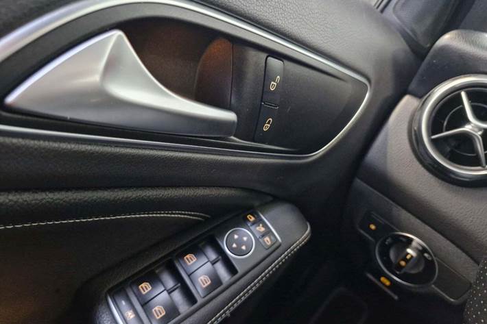 Hvid Mercedes GLA200 fra 2017