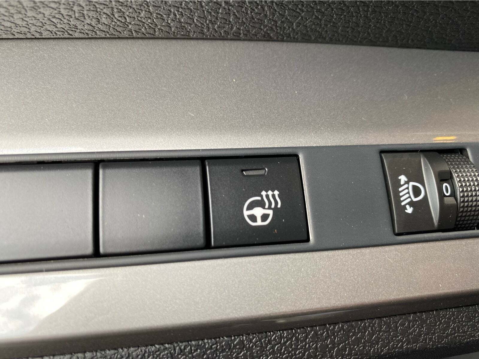 Hvid Opel Vivaro fra 2025