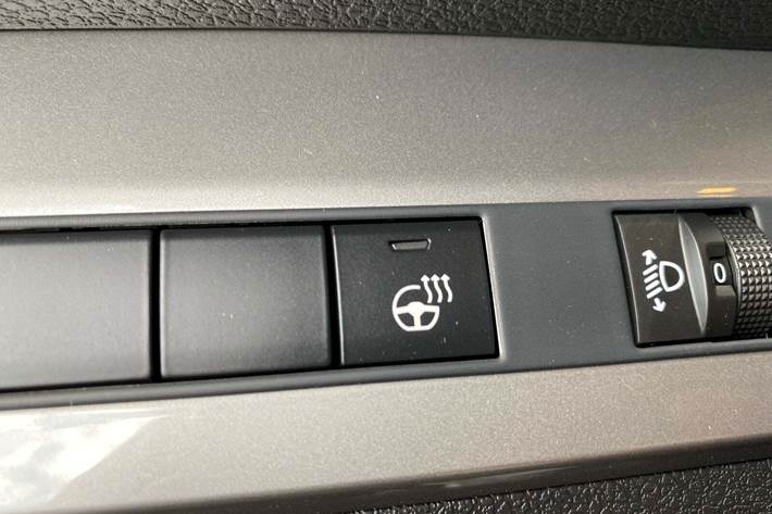 Hvid Opel Vivaro fra 2025