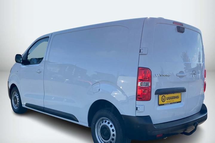 Hvid Opel Vivaro fra 2025 set udefra