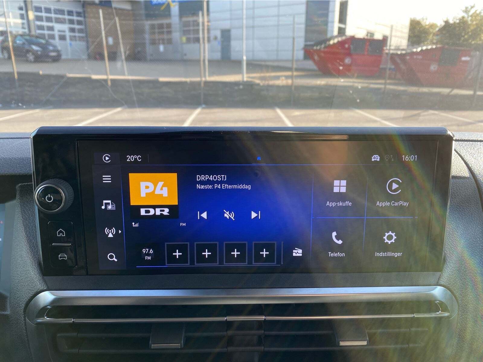 Hvid Opel Vivaro fra 2025