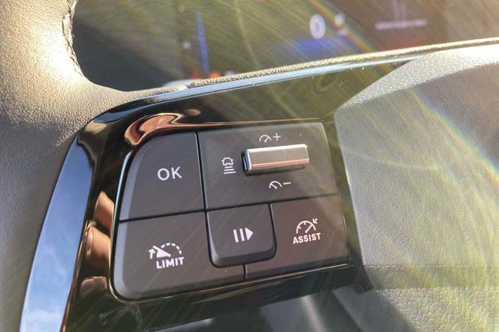 Hvid Opel Vivaro fra 2025