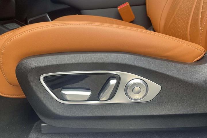Sølv Xpeng G9 fra 2023