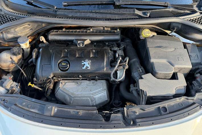 Beige Peugeot 207 fra 2008