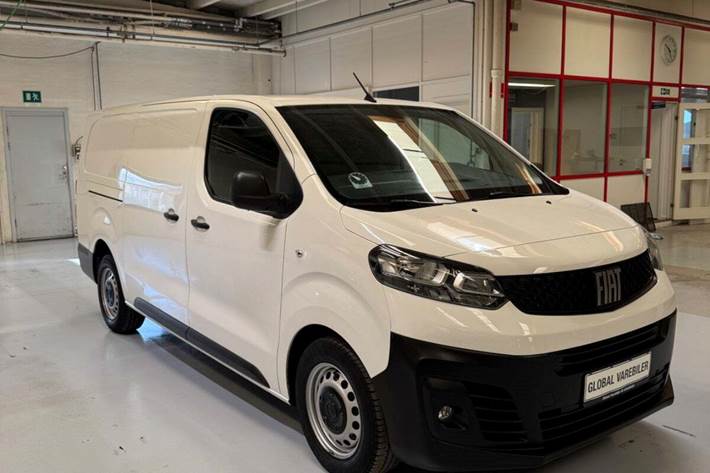 Hvid Fiat Scudo fra 2022 set udefra