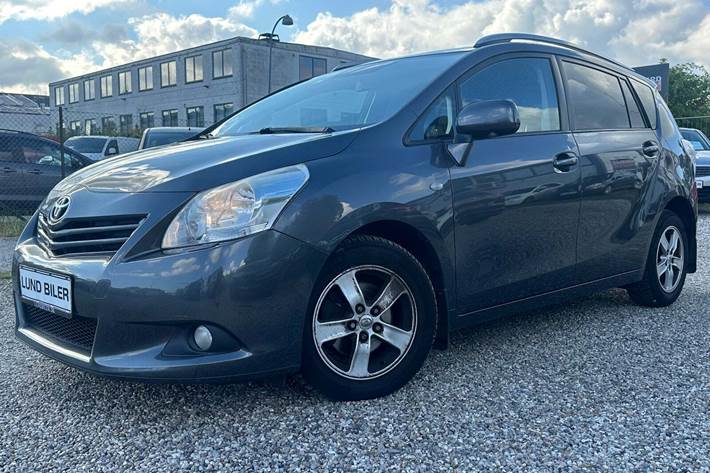 Grå Toyota Verso fra 2010