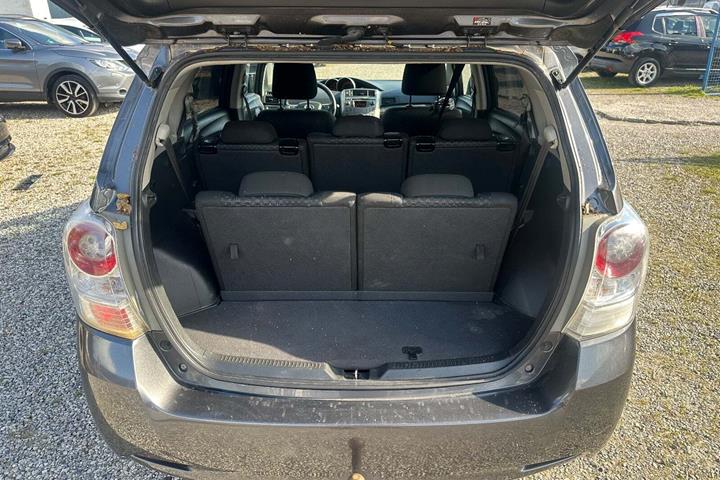 Grå Toyota Verso fra 2010