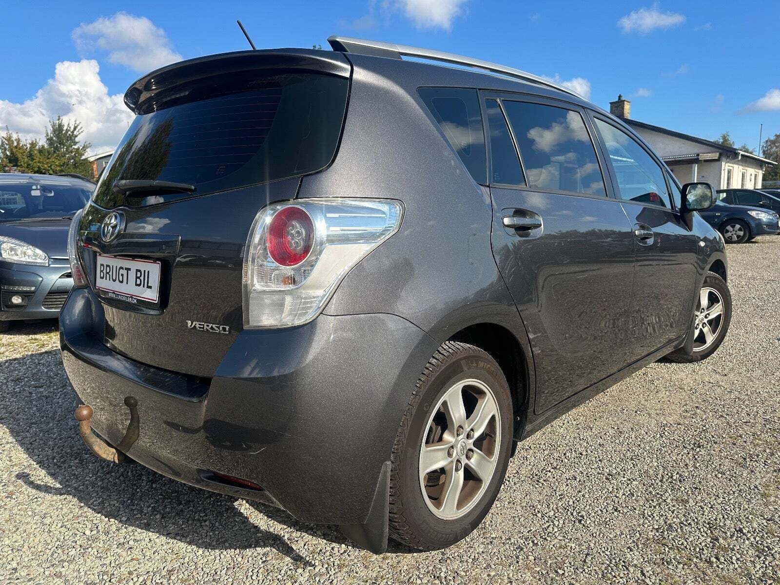 Grå Toyota Verso fra 2010