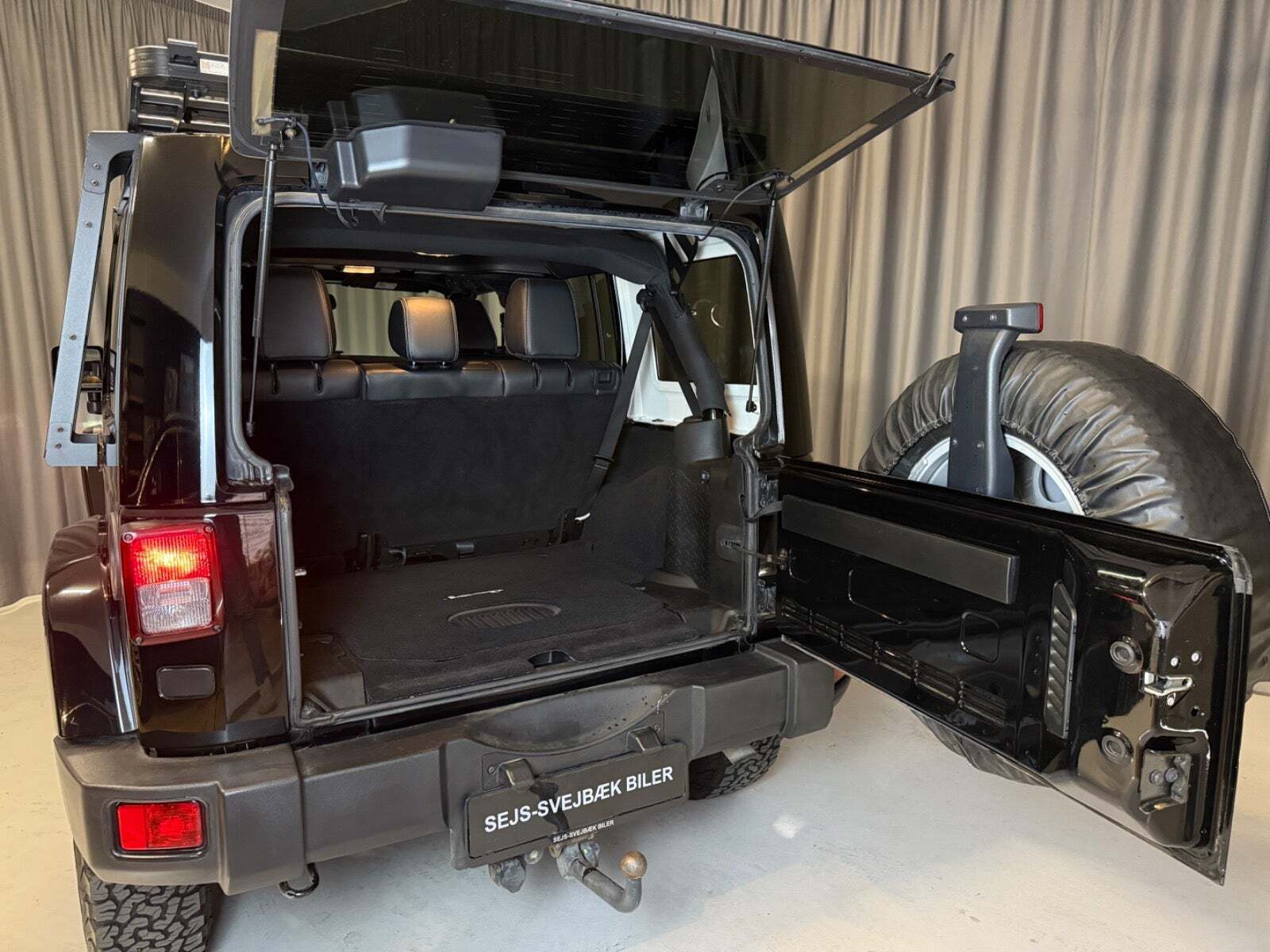 Sort Jeep Wrangler Unlimited fra 2014