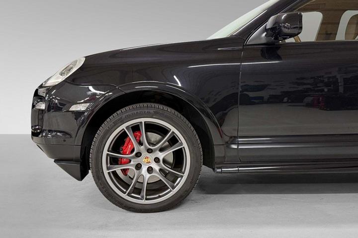 Brun Porsche Cayenne GTS fra 2008