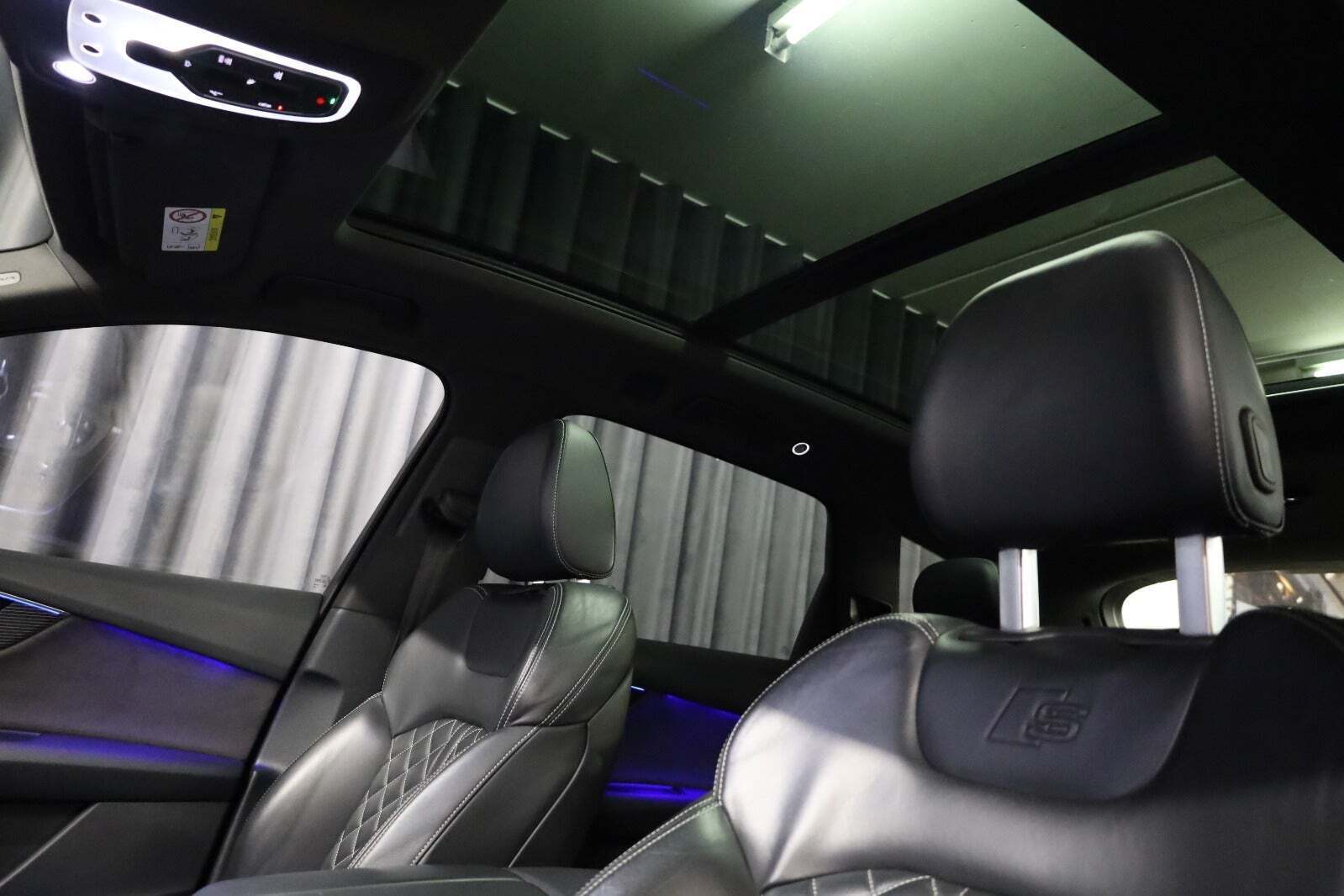 Grå Audi Q7 fra 2018