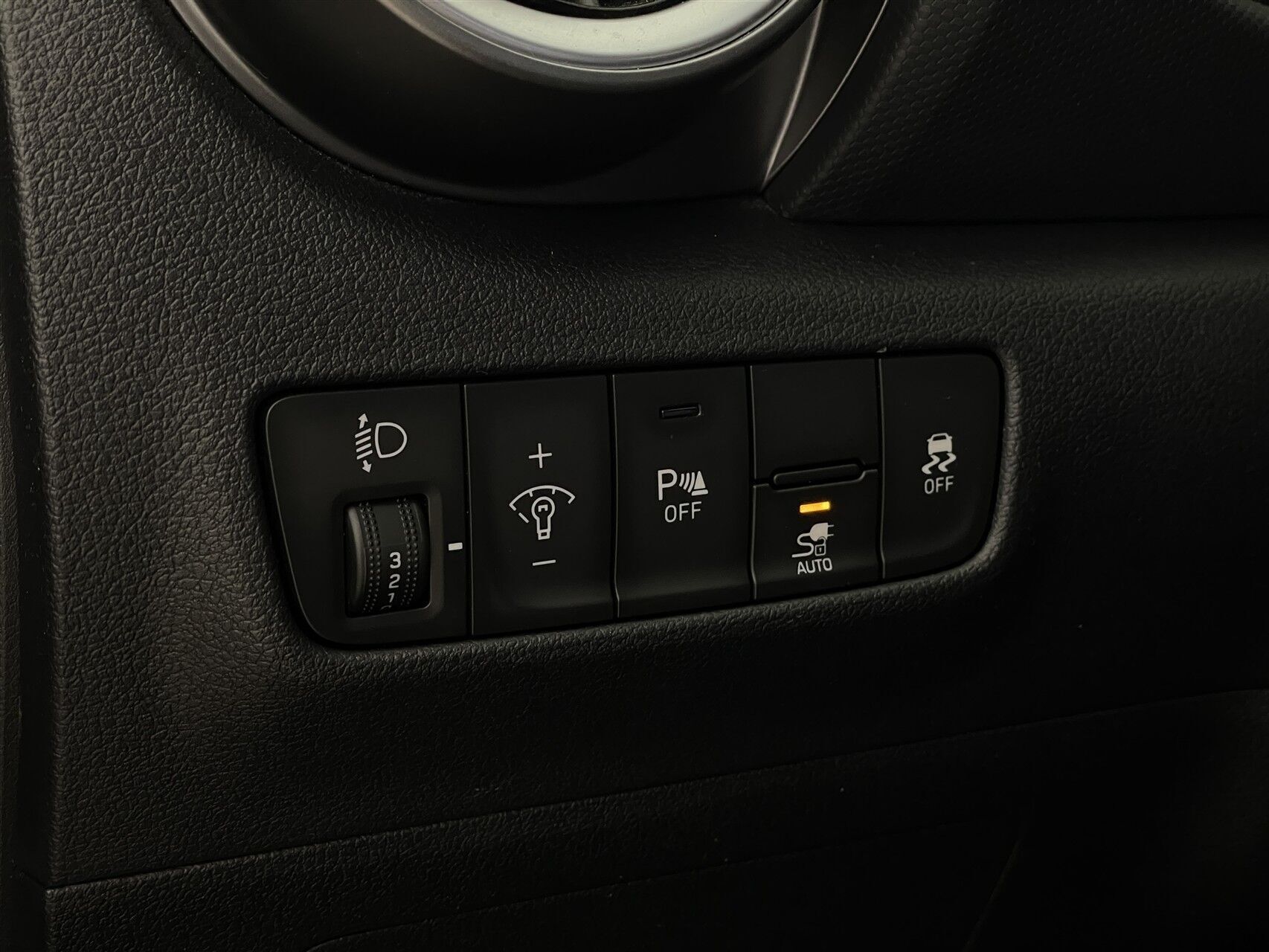 Grå Hyundai Kona fra 2022