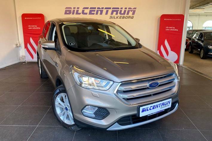 Orange Ford Kuga fra 2018 set udefra
