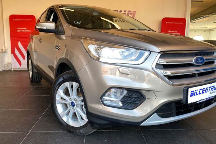 Orange Ford Kuga fra 2018