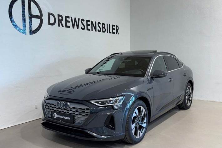 Grå Audi Q8 e-tron fra 2024
