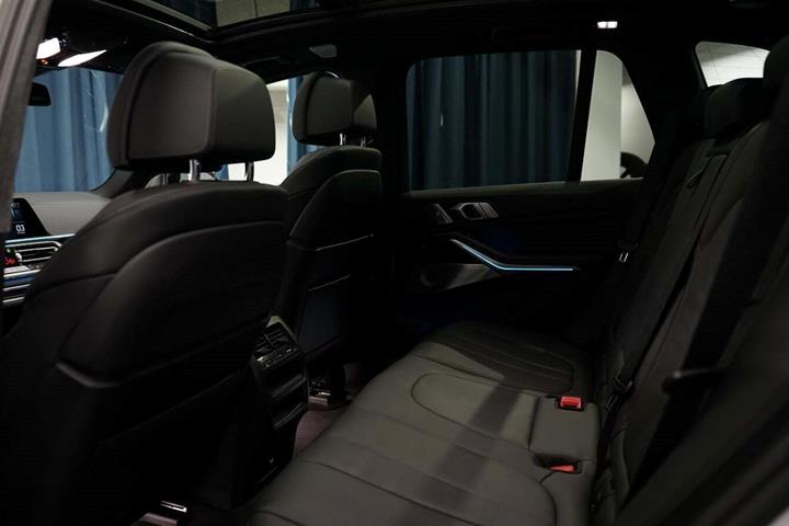 Hvid BMW X5 fra 2021