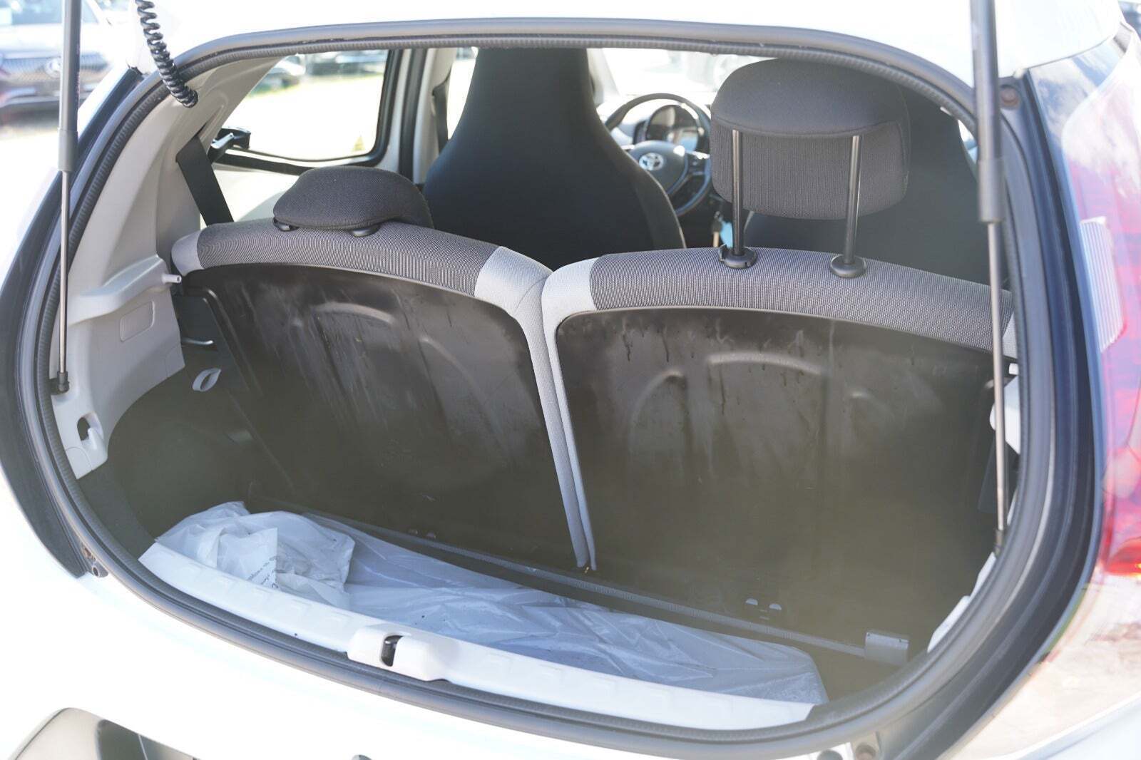 Hvid Toyota Aygo fra 2015