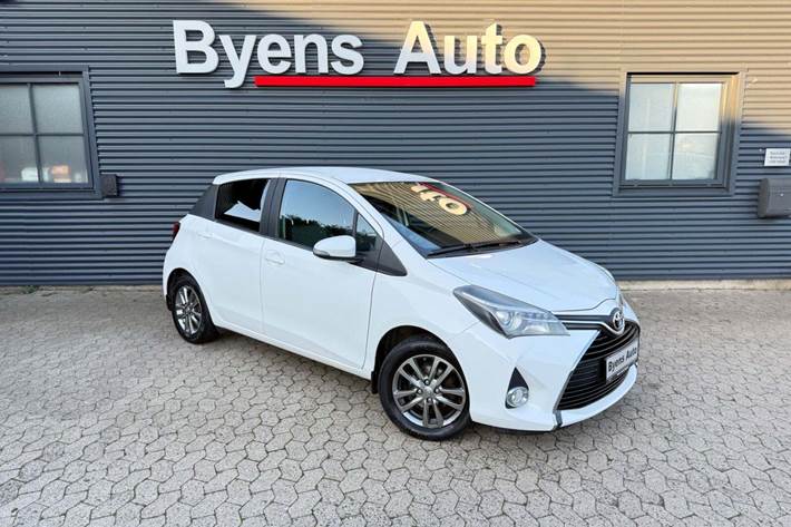 undefined Toyota Yaris fra 2015 set udefra