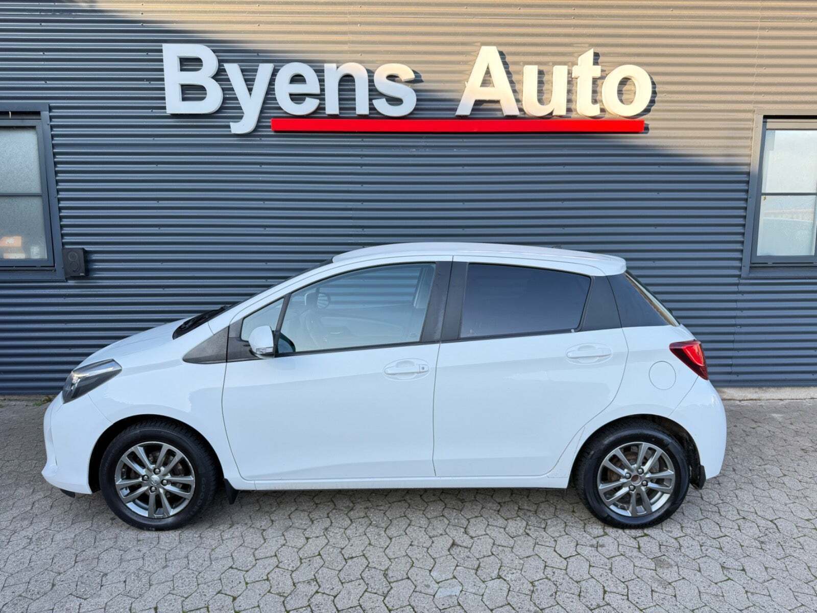 undefined Toyota Yaris fra 2015