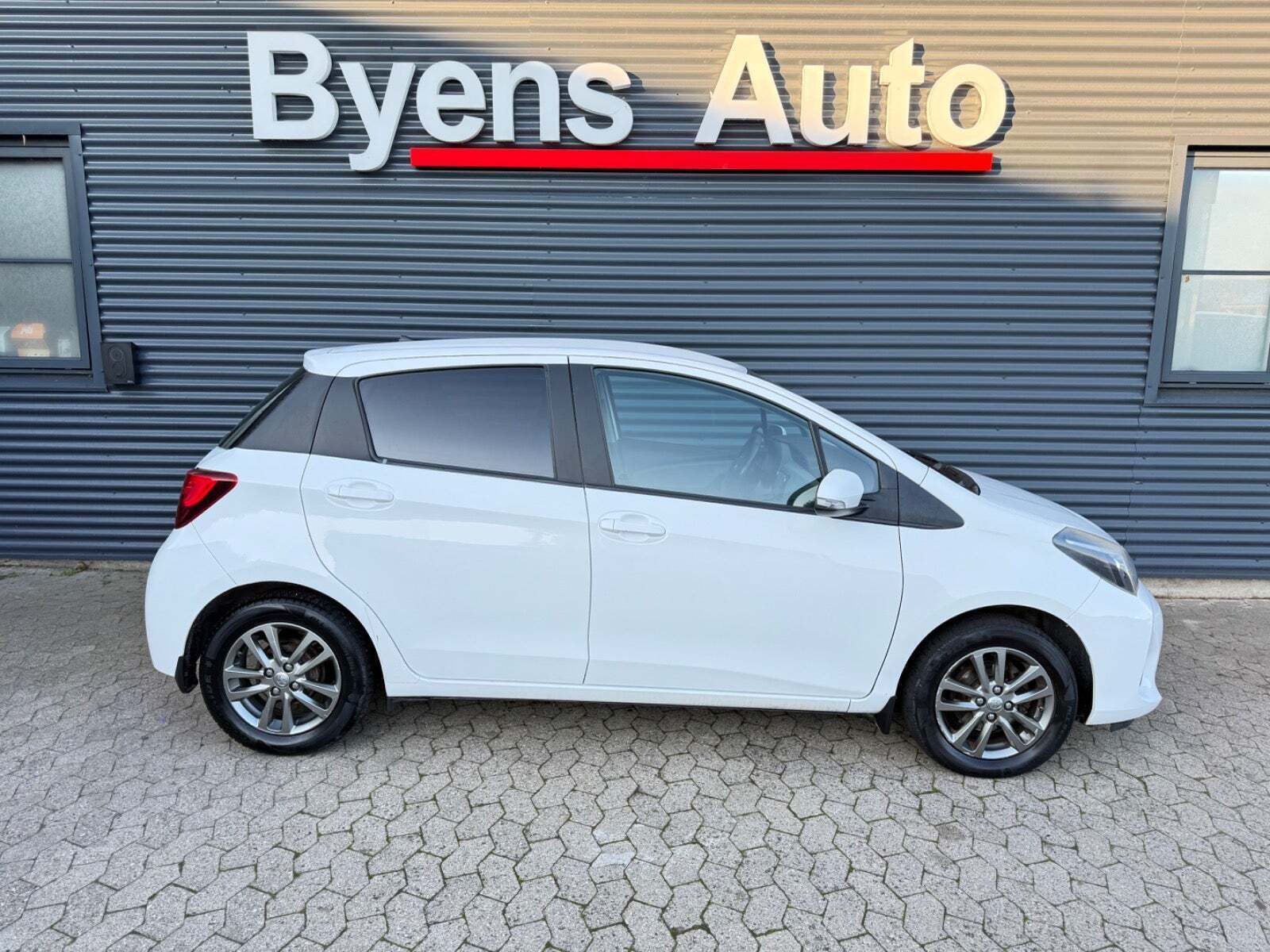 undefined Toyota Yaris fra 2015
