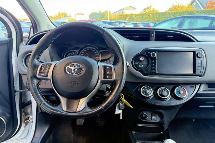 undefined Toyota Yaris fra 2015