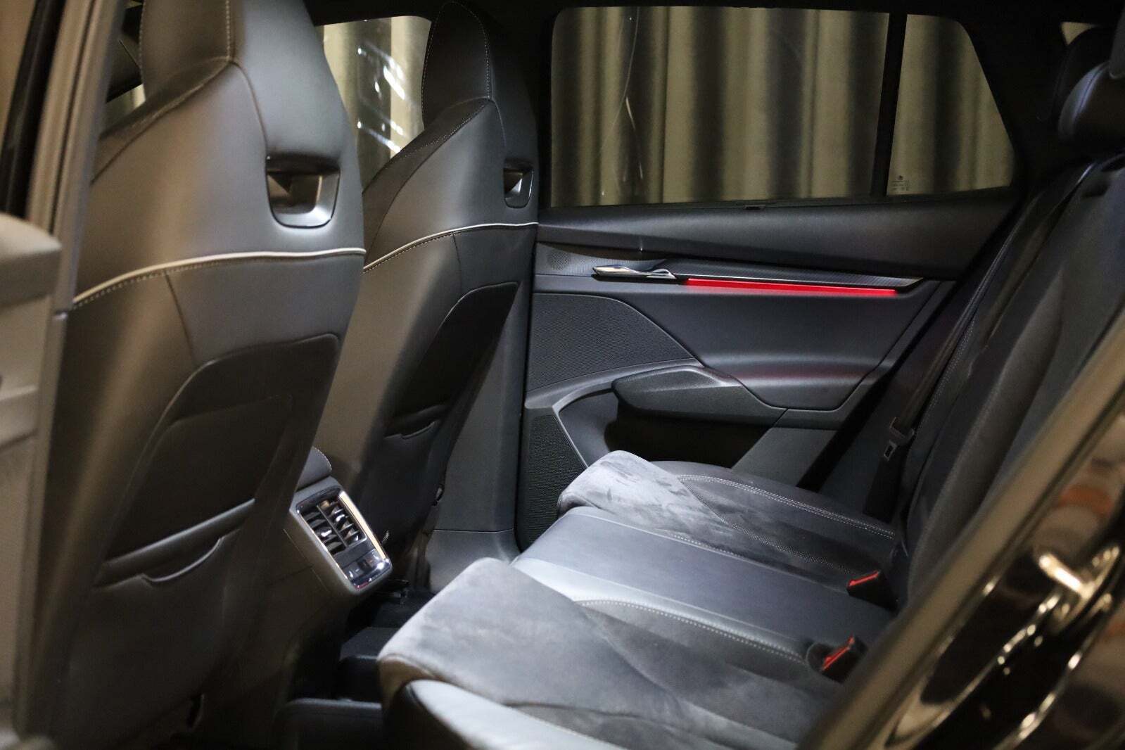 Sort Skoda Enyaq fra 2023