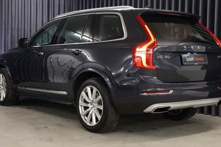 Grå Volvo XC90 fra 2015