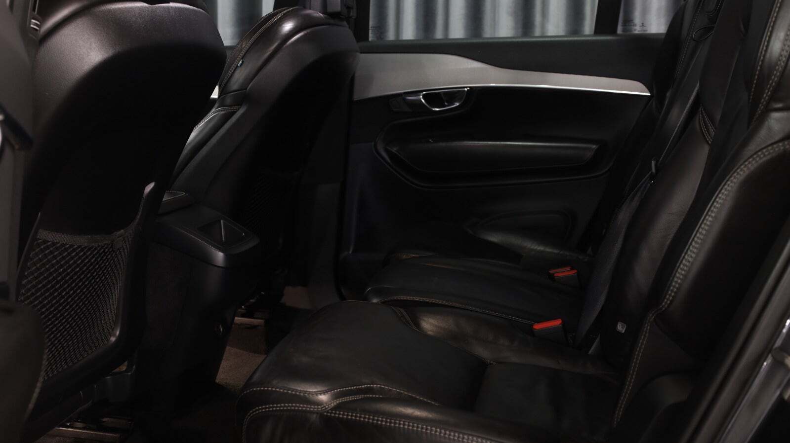 Grå Volvo XC90 fra 2015