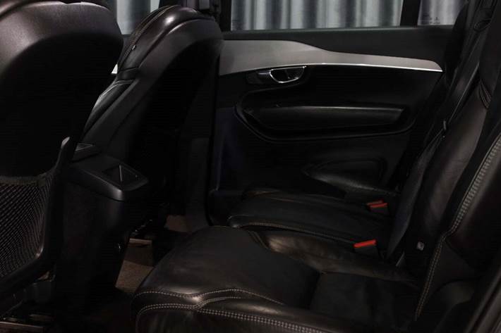 Grå Volvo XC90 fra 2015