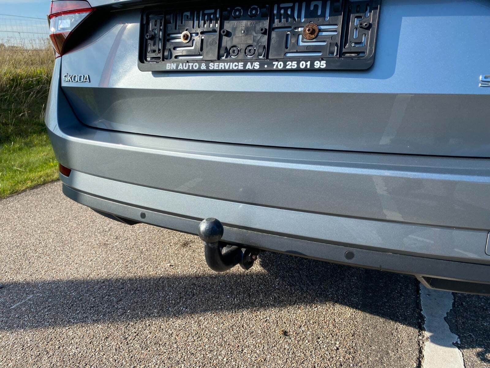 Grå Skoda Superb fra 2017