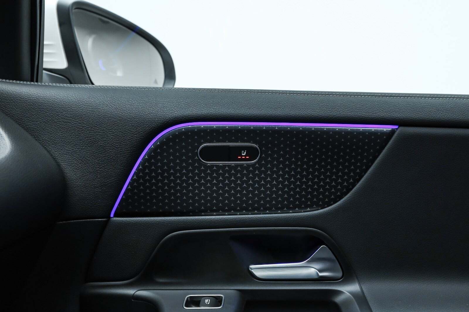 Hvid Mercedes EQA350 fra 2024