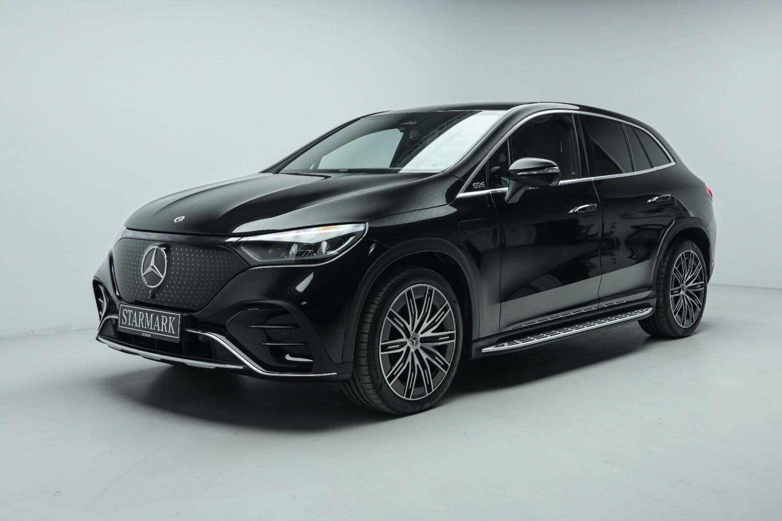 Sort Mercedes EQE350 SUV fra 2024