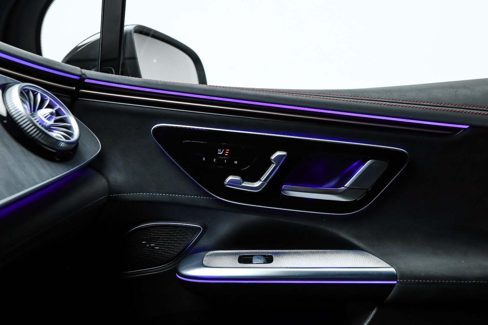 Sort Mercedes EQE350 SUV fra 2024