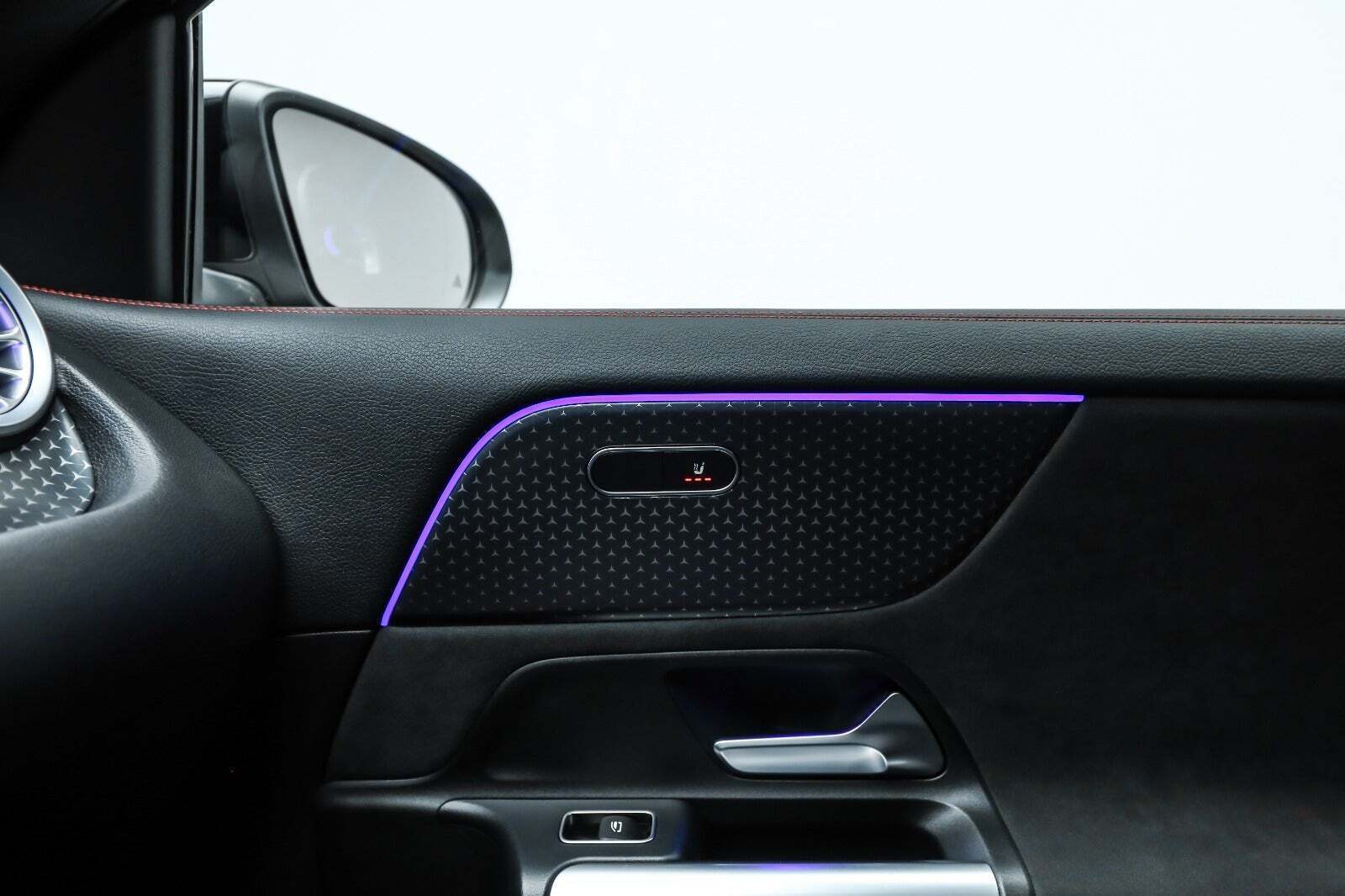 Sort Mercedes EQA350 fra 2024