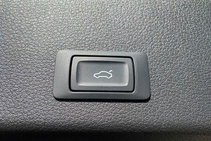 Grå Audi e-tron fra 2022