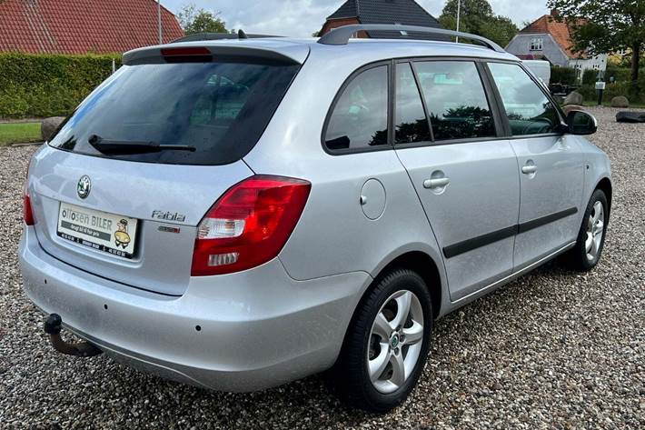 Sølv Skoda Fabia fra 2013