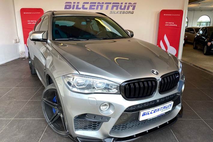Grå BMW X6 fra 2016 set udefra