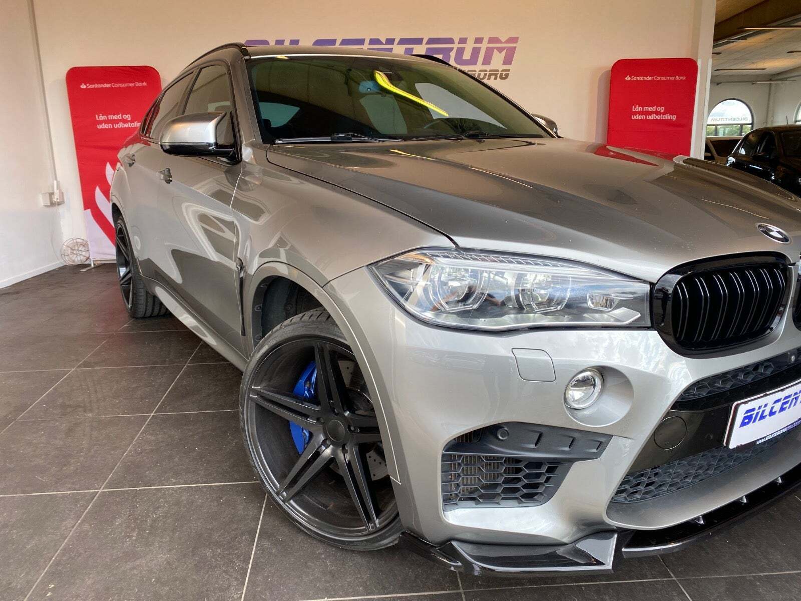Grå BMW X6 fra 2016