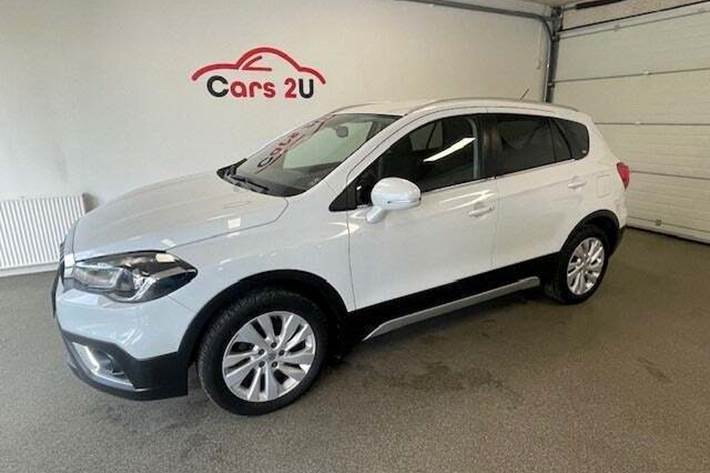 Hvid Suzuki S-Cross fra 2017 set udefra
