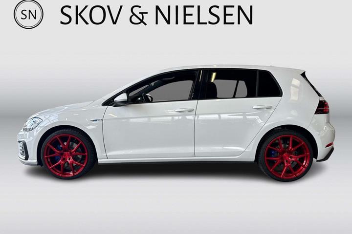 Hvid VW Golf VII fra 2017