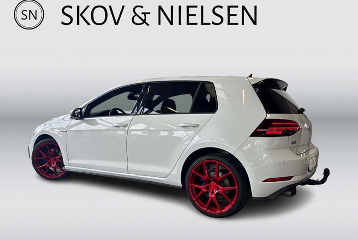 Hvid VW Golf VII fra 2017