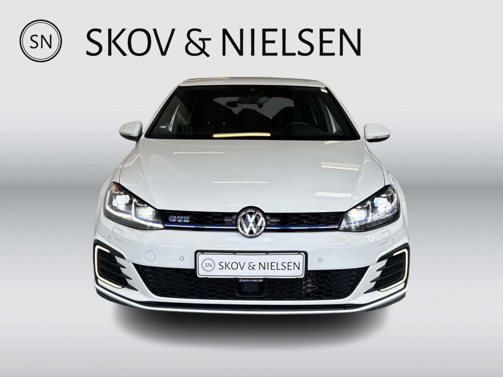 Hvid VW Golf VII fra 2017
