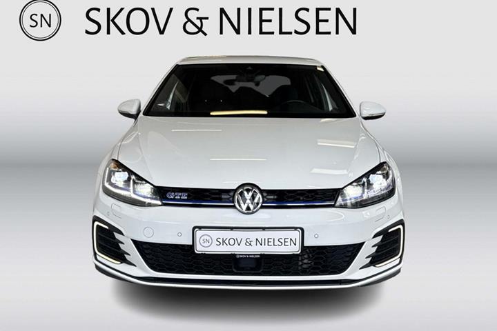 Hvid VW Golf VII fra 2017