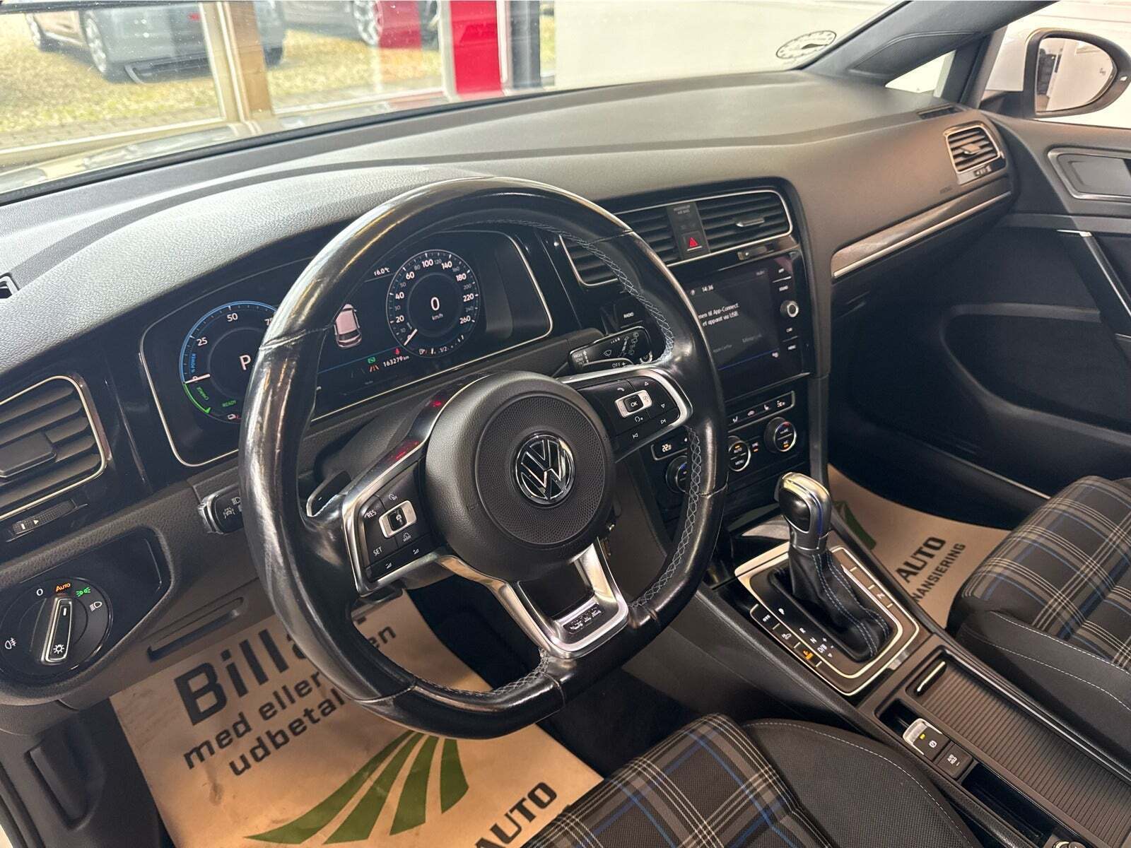 Hvid VW Golf VII fra 2017